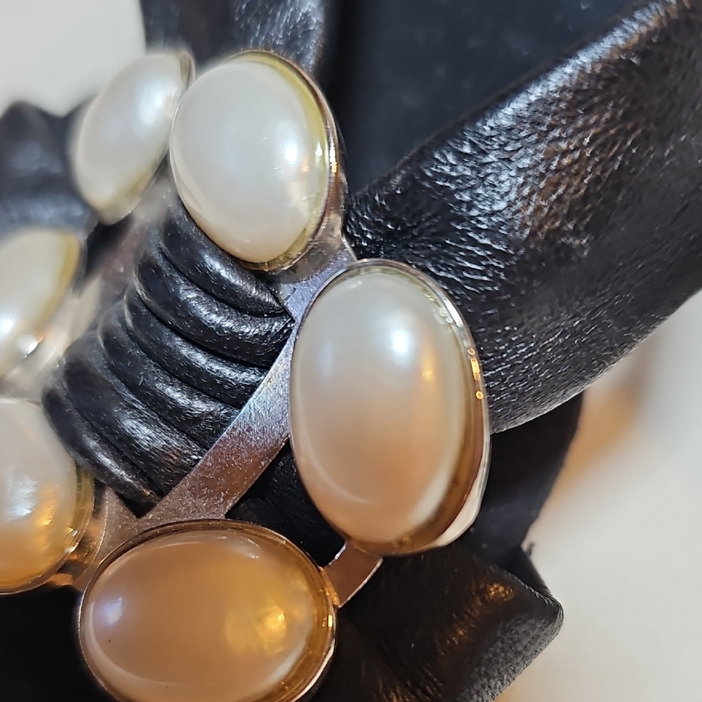 Onex Black Mules with Pearl Embellishments Size 6 - Picture 2 of 11